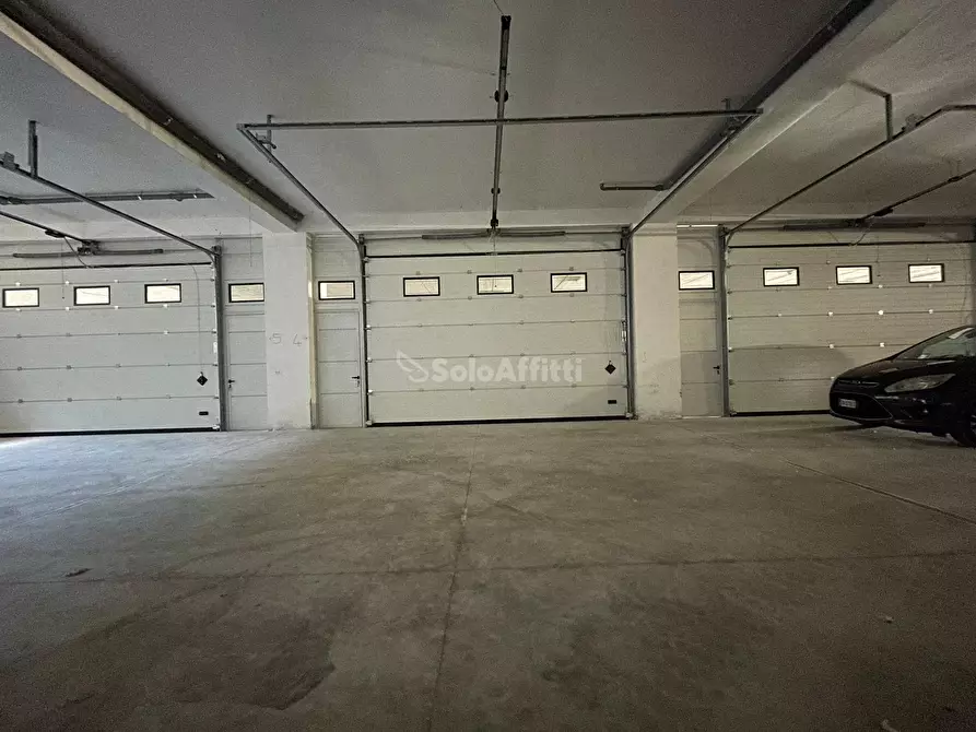 Immagine 8 di Magazzino in affitto  a Maddaloni