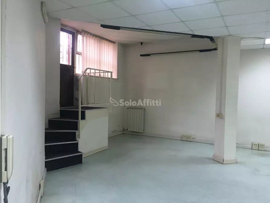Immagine 14 di Magazzino in affitto  in via degli Estensi 191 a Roma