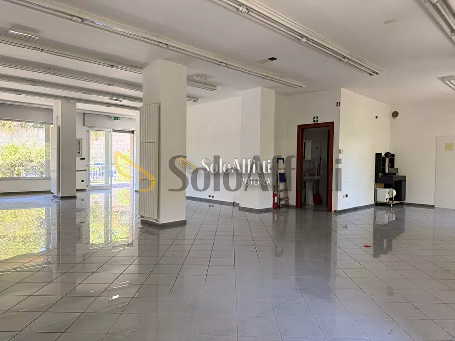 Immagine 7 di Locale commerciale in affitto  in Via Parigi 44, 46 a Potenza
