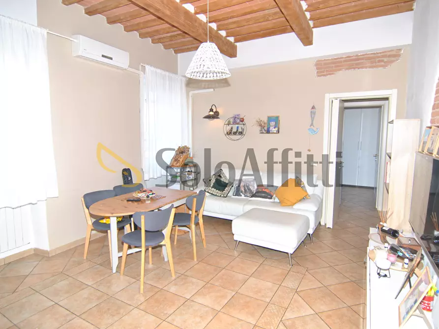 Immagine 1 di Bilocale in affitto  in Piazza del Cisternone 17 a Livorno