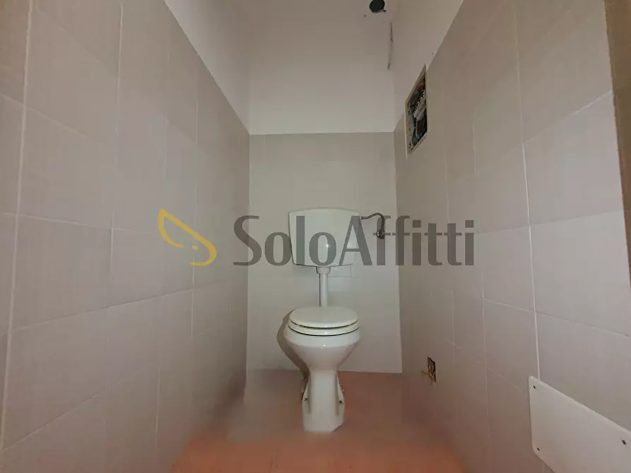 Immagine 7 di Locale commerciale in affitto  in Viale Magna Grecia 188 a Catanzaro