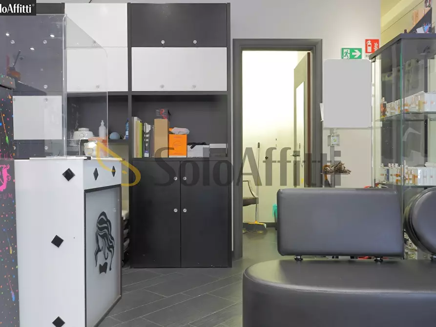 Immagine 4 di Locale commerciale in affitto  in Via Bengasi 43 a Desio