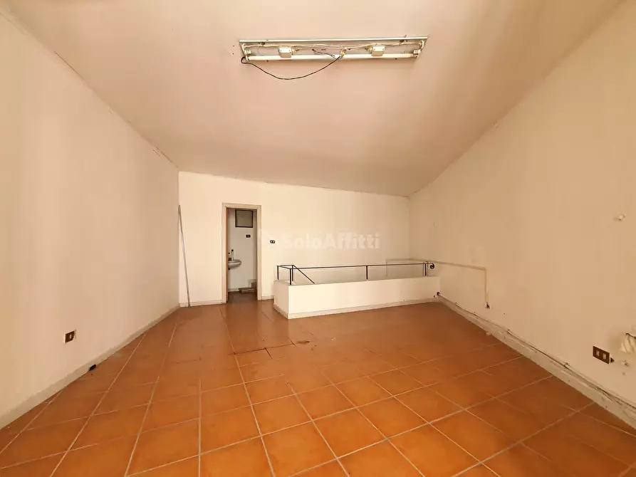 Immagine 3 di Locale commerciale in affitto  a Catanzaro