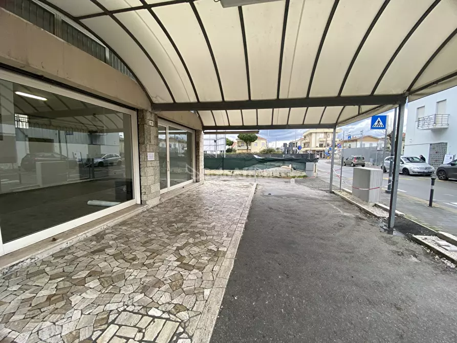 Immagine 3 di Locale commerciale in affitto  in Via dei Martiri 33A a Rimini