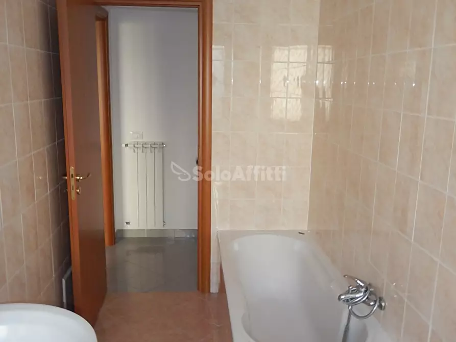 Immagine 7 di Ufficio in affitto  a Catanzaro