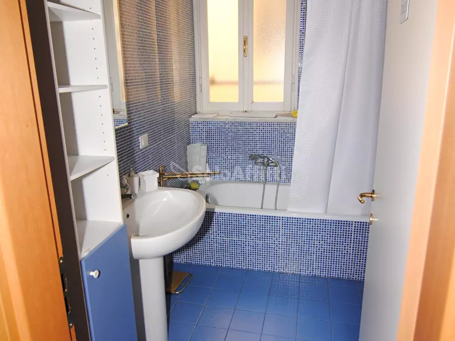 Immagine 8 di Trilocale in affitto  a Livorno