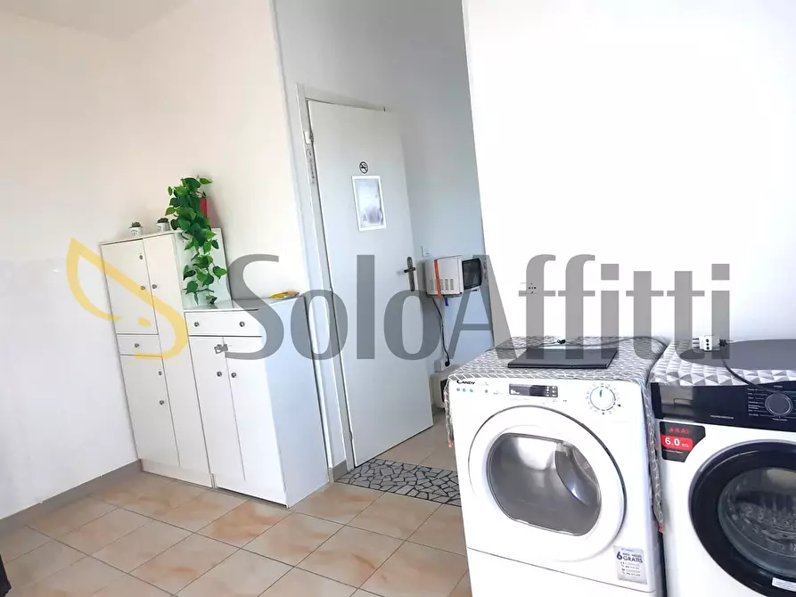 Immagine 10 di Stanza singola in affitto  a Carpi