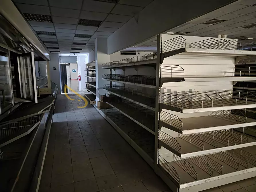 Immagine 15 di Locale commerciale in affitto  in Via Mario Pellegrini a Vignola