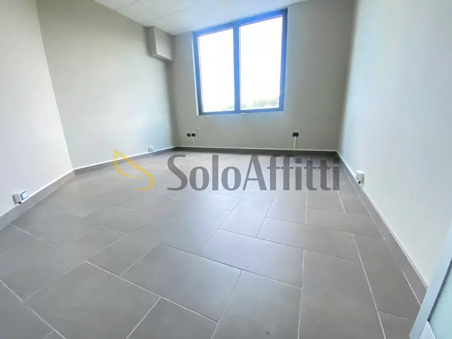 Immagine 7 di Ufficio in affitto  in Viale delle industrie a Caserta