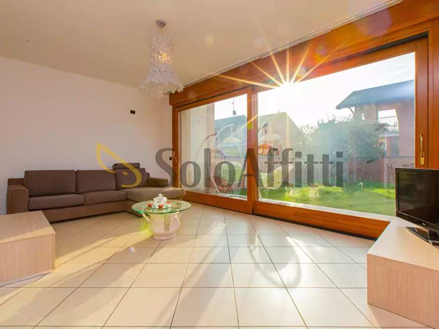 Immagine 3 di Villetta a schiera in affitto  in Via Bienate 4 a Busto Arsizio