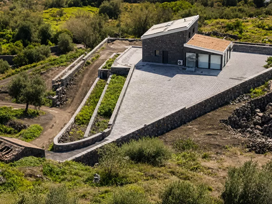 Immagine 4 di Villa in vendita  in Via Ignazio Biscari 43 a Aci Castello