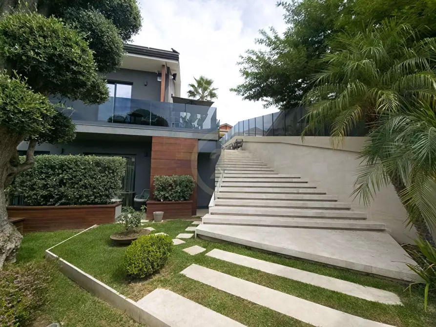 Immagine 4 di Villa in vendita  a Mascalucia