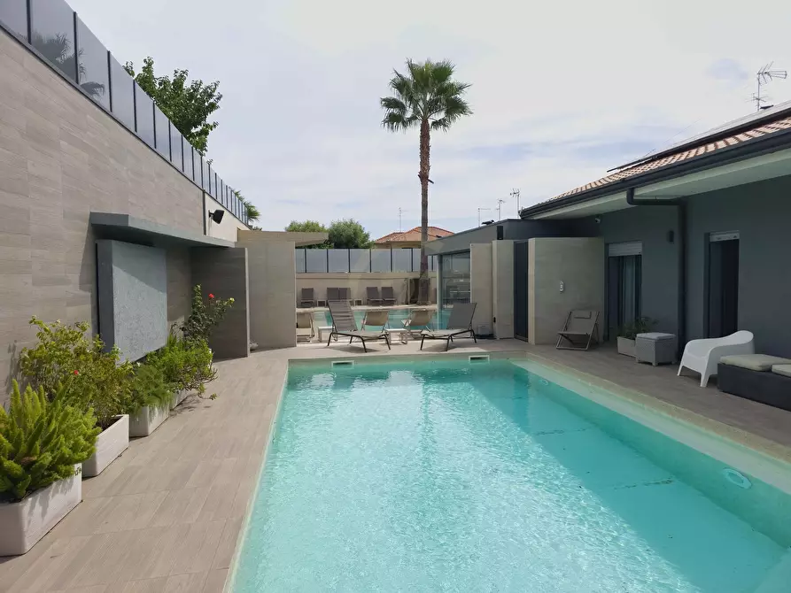 Immagine 19 di Villa in vendita  a Mascalucia