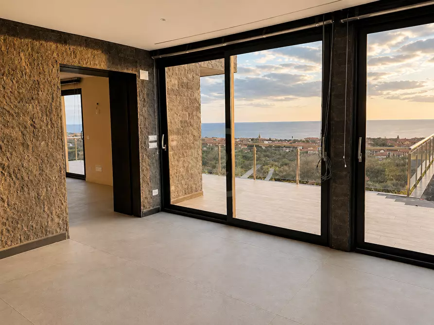 Immagine 5 di Villa in vendita  in Via Ignazio Biscari 43 a Aci Castello