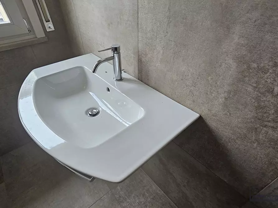 Immagine 26 di Quadrilocale in affitto  in Viale Duca Alessandro 90 a Parma