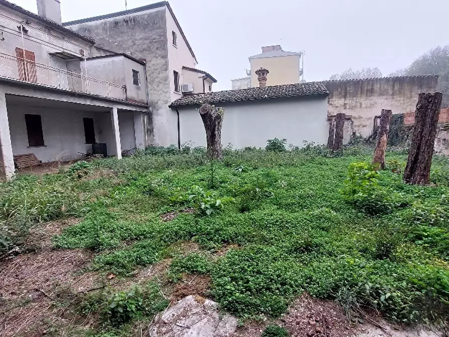 Immagine 4 di Palazzo in vendita  a Viadana