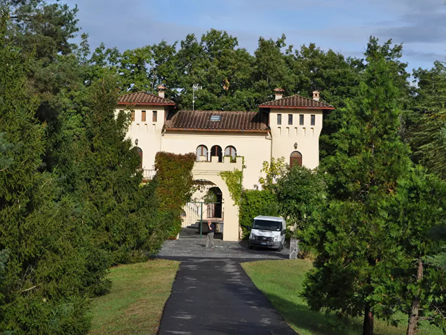 Immagine 1 di Villa in vendita  a Varano De' Melegari