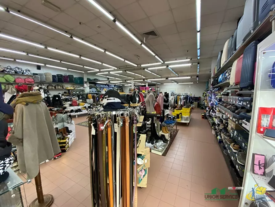 Immagine 6 di Locale commerciale in vendita  in Viale Sandro Pertini 1 a Collecchio