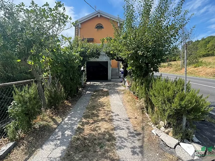 Immagine 1 di Casa bifamiliare in vendita  in Via Cisa 109 a Medesano