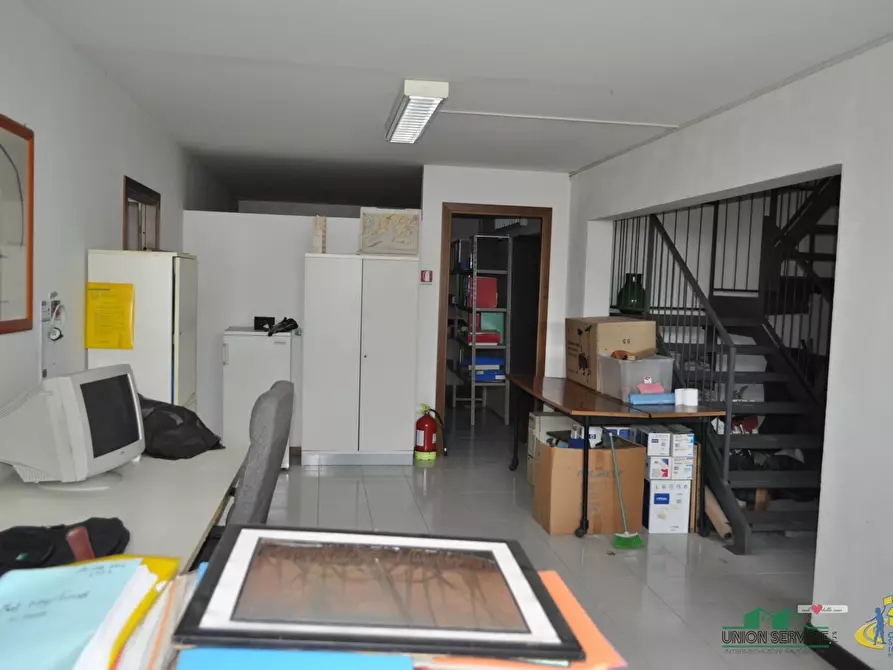 Immagine 14 di Locale commerciale in vendita  in Piazza Caduti di Superga a Parma
