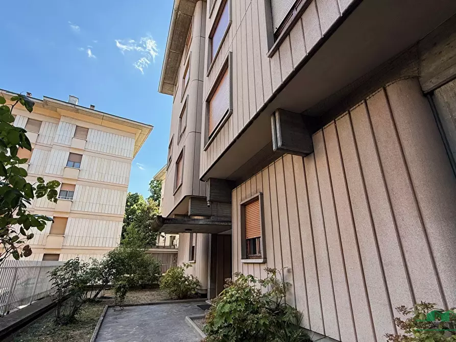 Immagine 4 di Quadrilocale in vendita  in Viale Vittorio Bottego 10 a Parma
