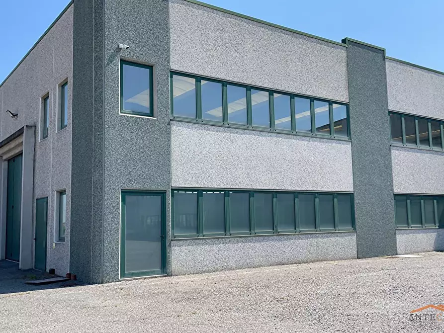 Immagine 8 di Attività artigianale in vendita  a Parma