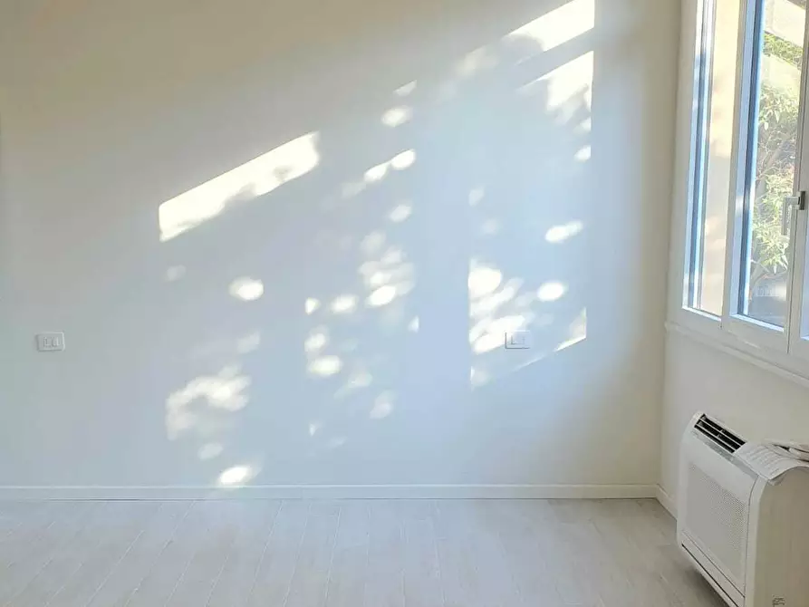 Immagine 13 di Bilocale in vendita  in via solari 29 a Parma