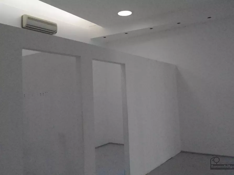 Immagine 17 di Locale commerciale in affitto  in Borgo Angelo Mazza 2 a Parma