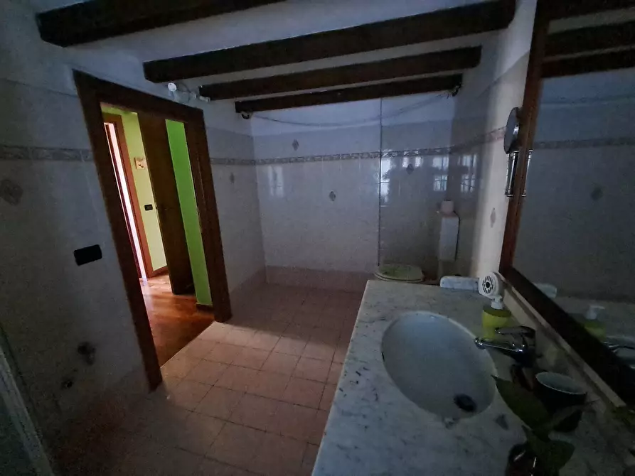 Immagine 23 di Bilocale in vendita  in Borgo Guazzo a Parma