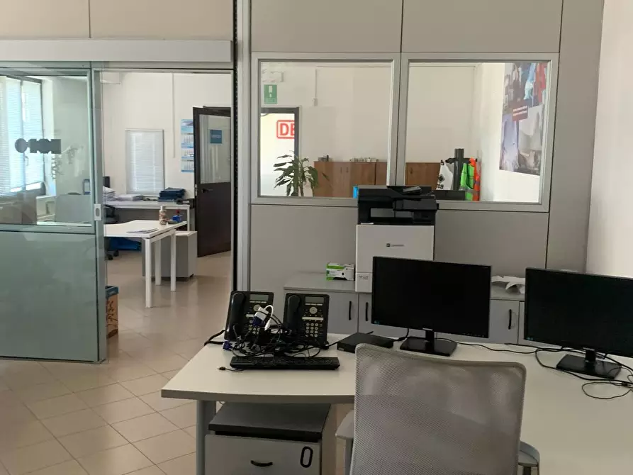 Immagine 19 di Attività artigianale in vendita  in Via londra a Parma