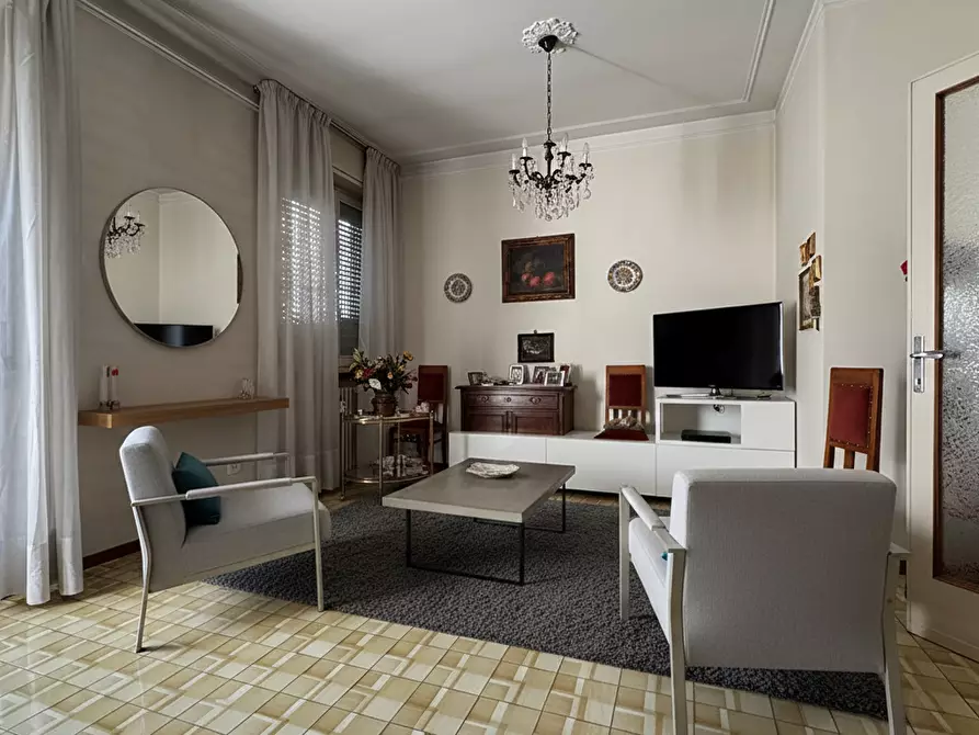 Immagine 1 di Trilocale in vendita  in Strada Luigi Carlo Farini 70 a Parma