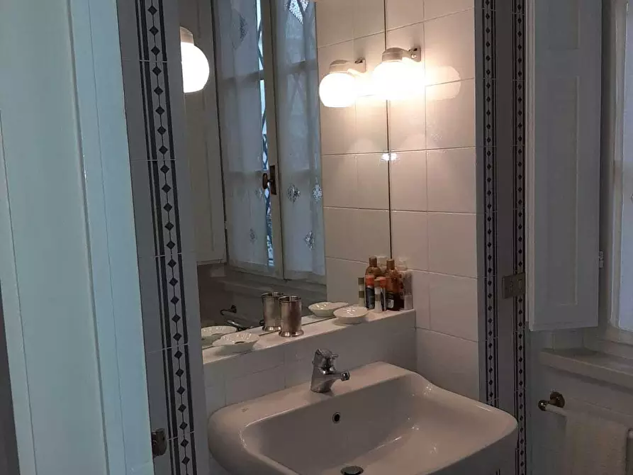 Immagine 9 di Bilocale in vendita  in Strada Luigi Carlo Farini 49 a Parma