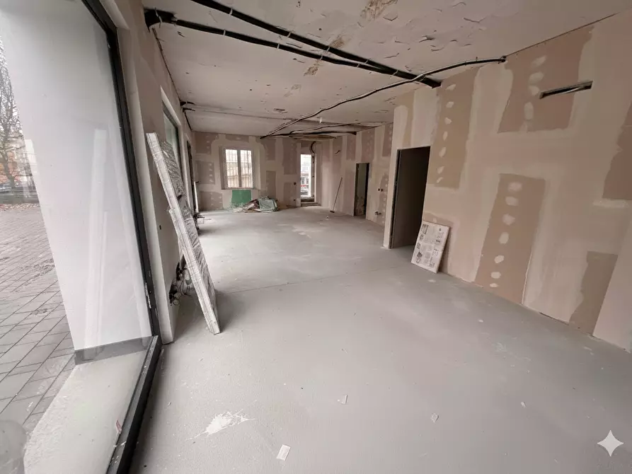 Immagine 9 di Locale commerciale in vendita  in Via XXIV Maggio 25 a Fornovo Di Taro