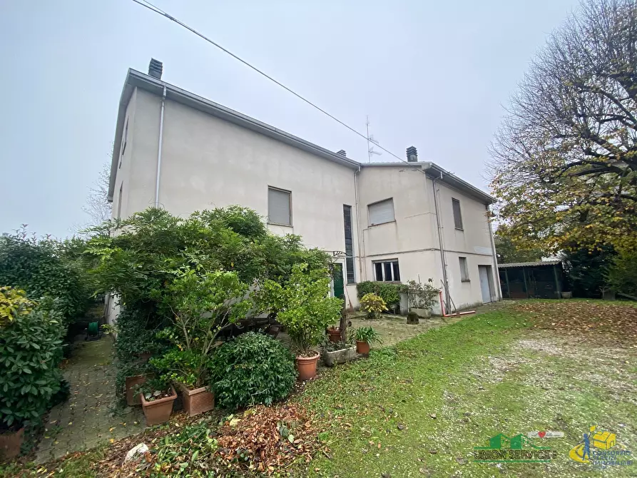 Immagine 5 di Villa in vendita  in Via Giosuè Carducci 3 a Medesano
