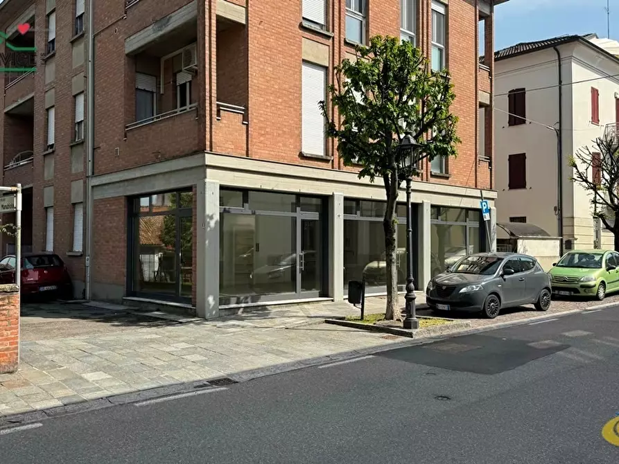 Immagine 1 di Locale commerciale in affitto  in Via Domenico Galaverna 4 a Collecchio