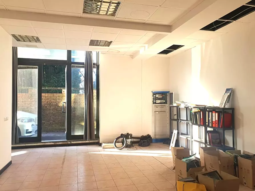 Immagine 1 di Locale commerciale in affitto  in Via Emilia Est 210 a Parma