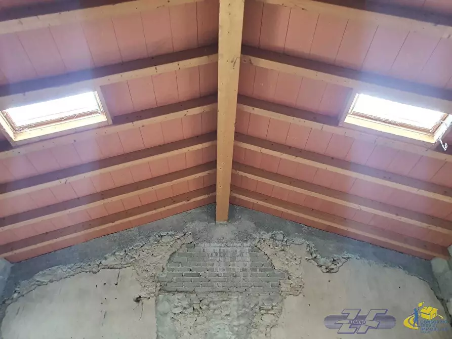 Immagine 14 di Porzione di casa in vendita  a Langhirano