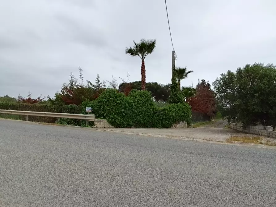 Immagine 10 di Locale commerciale in vendita  a Modica