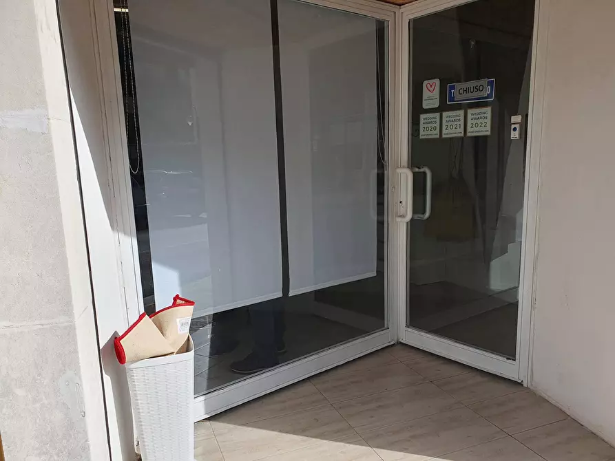 Immagine 8 di Locale commerciale in vendita  in C.SO UMBERTO I 448 a Modica