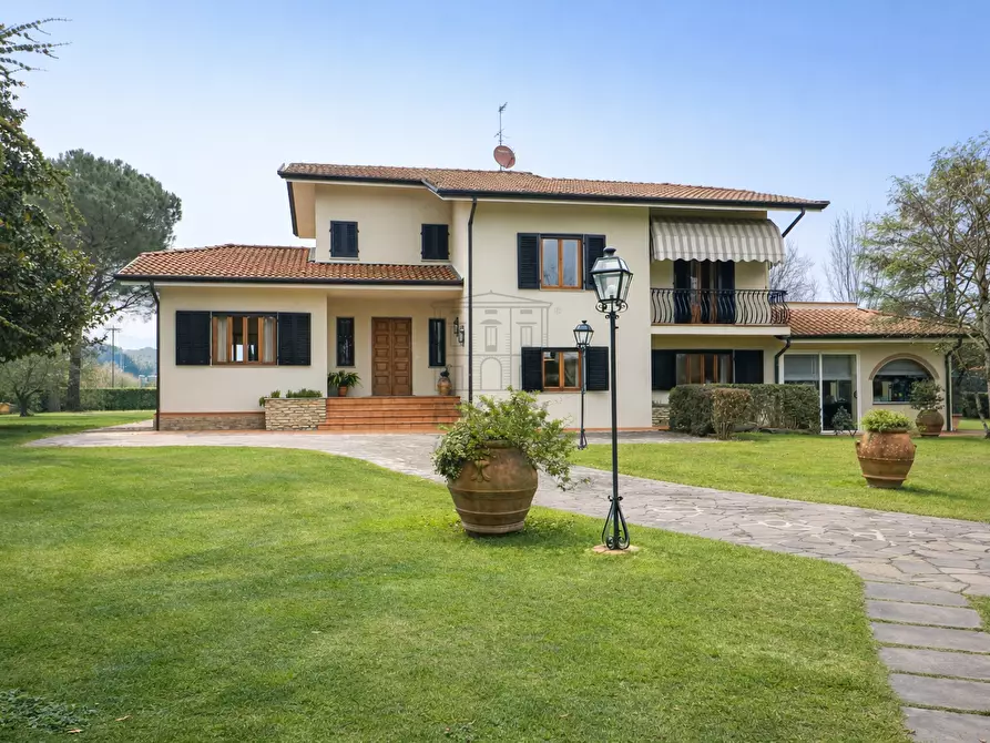 Immagine 1 di Villa in vendita  in Traversa II Via Vecchia Pesciatina 84 a Lucca