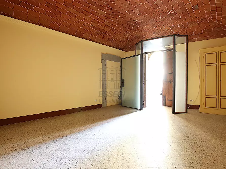 Immagine 9 di Locale commerciale in vendita  in Via Mordini a Lucca