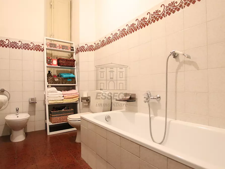 Immagine 22 di Villa in vendita  a Lucca