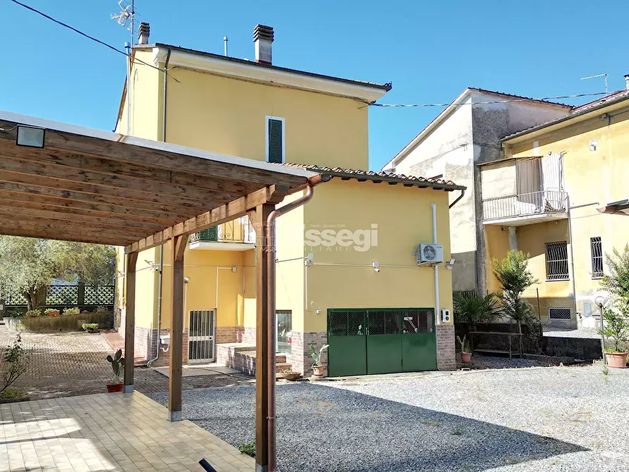 Immagine 1 di Villa in vendita  in Via Sarzanese 3542 a Lucca