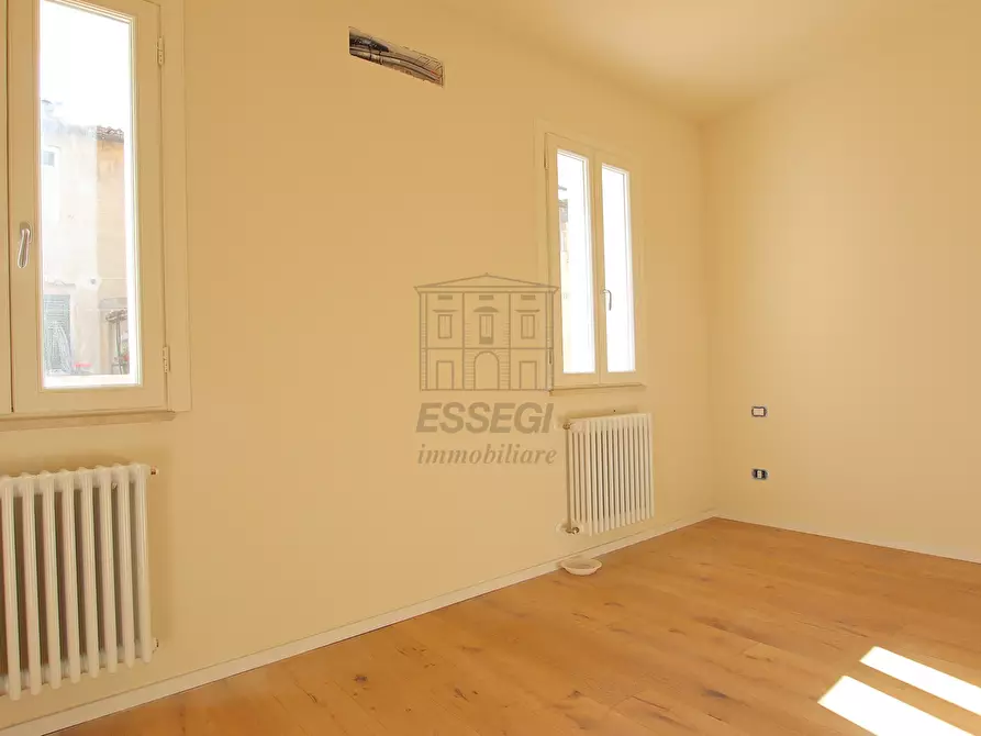 Immagine 18 di Appartamento in vendita  in Piazza San Michele a Lucca