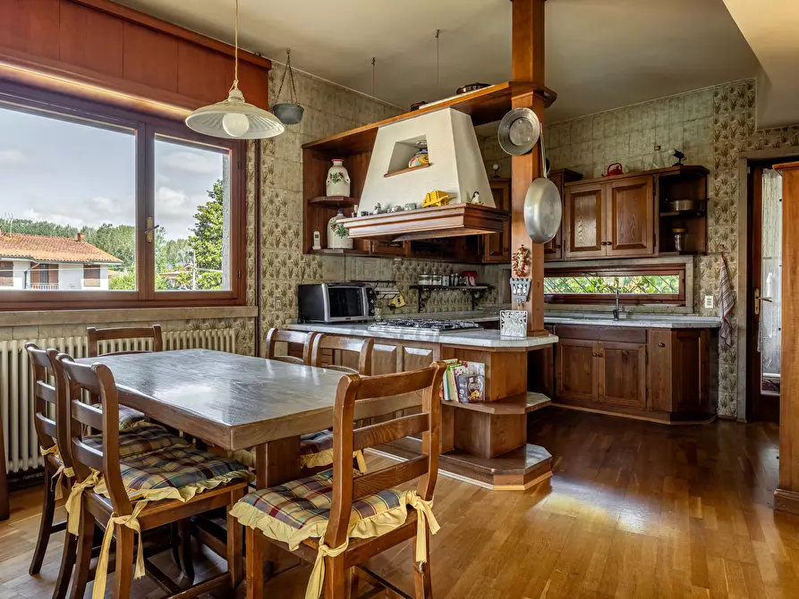 Immagine 8 di Villa in vendita  in Via dei Pellegrini a Lucca