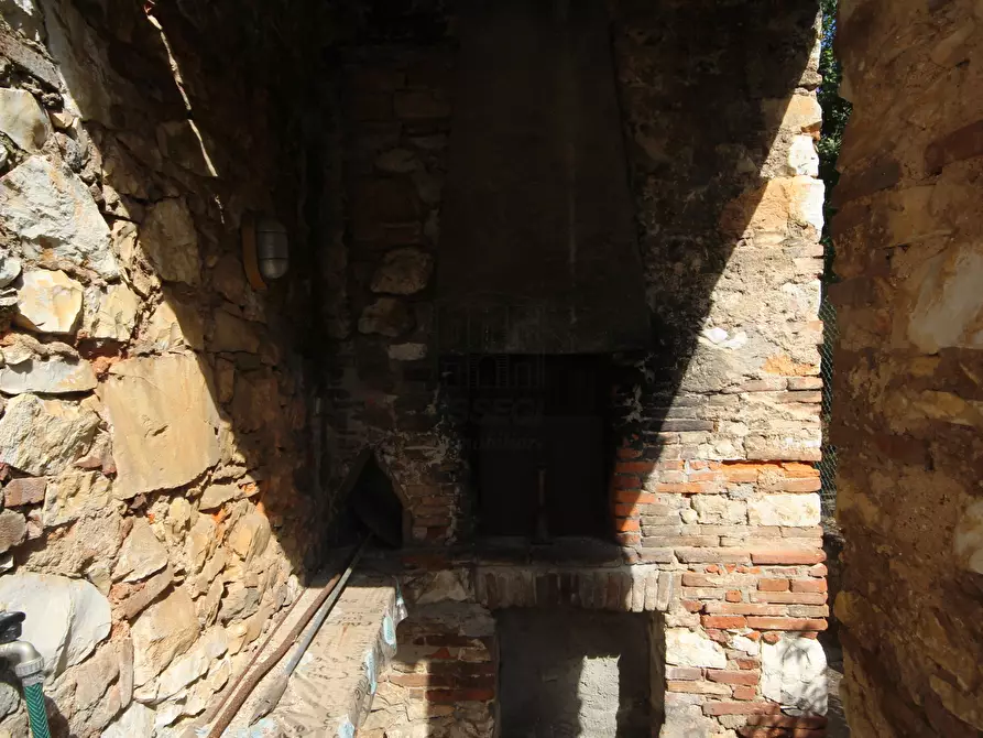 Immagine 31 di Rustico / casale in vendita  a Lucca