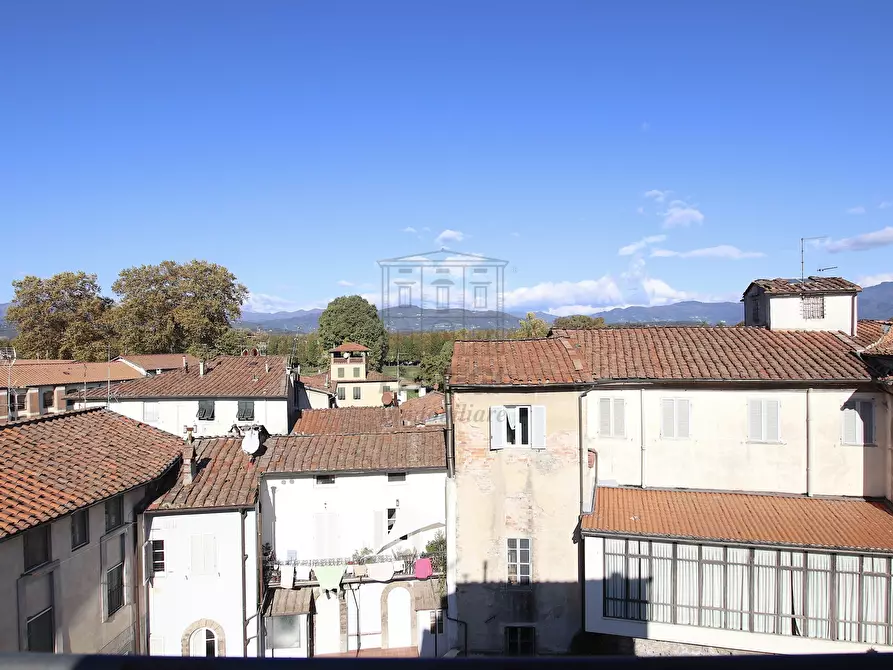Immagine 4 di Appartamento in vendita  in Piazza del Salvatore 7 a Lucca