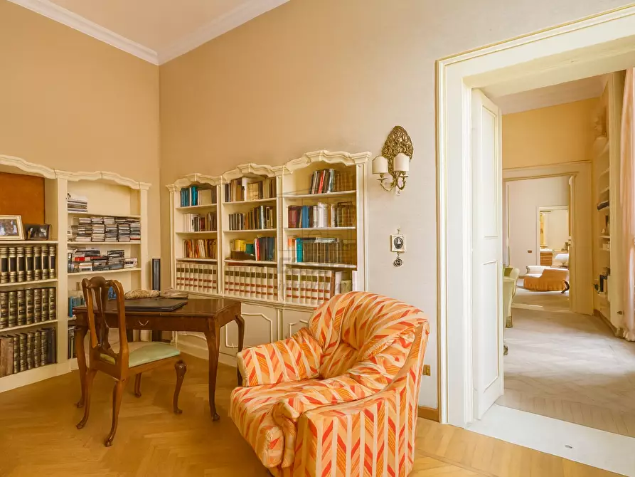 Immagine 4 di Appartamento in vendita  in Piazza San Michele 46 a Lucca