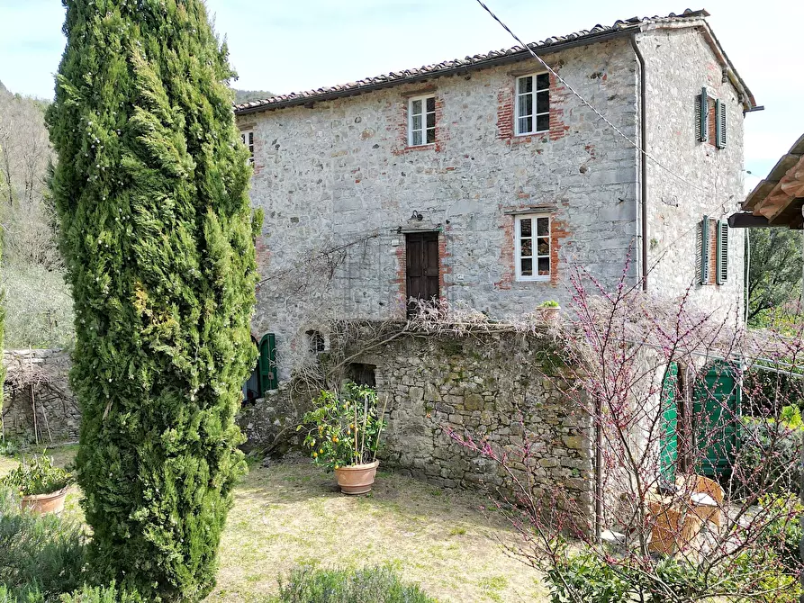 Immagine 3 di Rustico / casale in vendita  in S.v. di Partigliano 11/A a Lucca