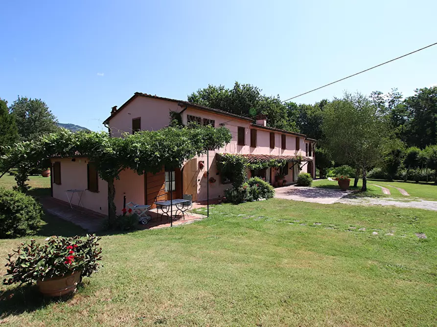Immagine 4 di Rustico / casale in vendita  in Via della Chiesa di Gragnano a Lucca